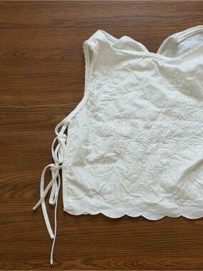 White cropped tie top
